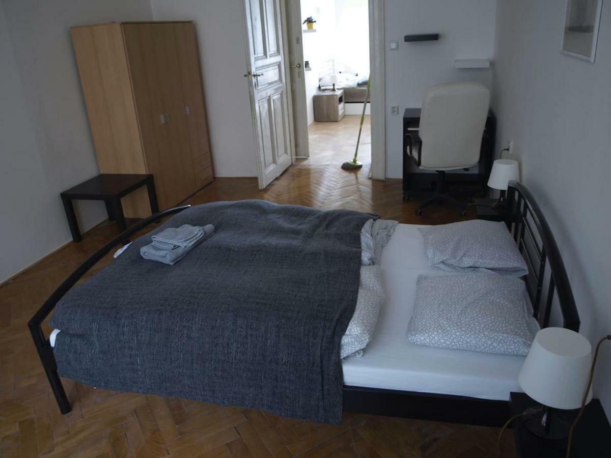 Americka 25, 2 Vinohrady * Prague