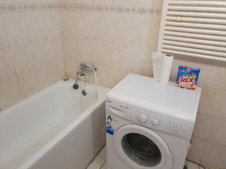 Americka 25, 2 Vinohrady Apartment